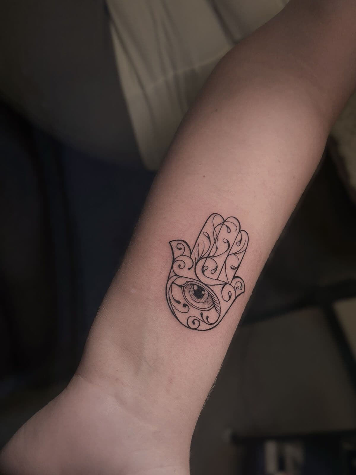 Hamsa-Hand, Tattoo am Unterarm